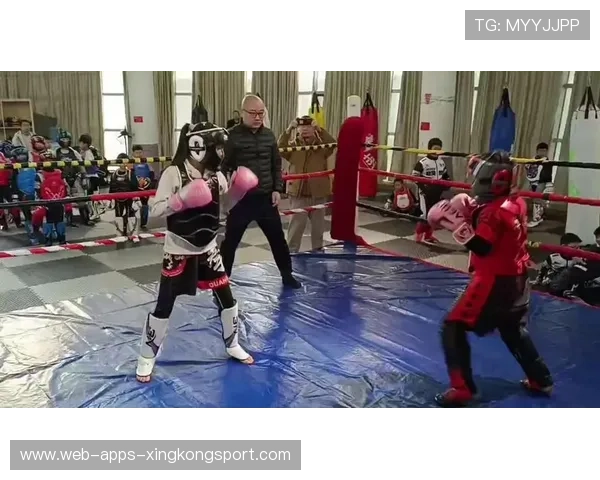 综合格斗地面控制极具压迫感